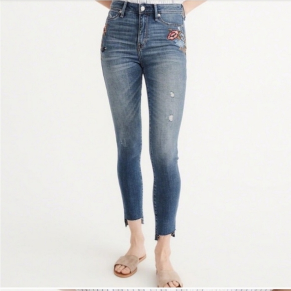 Abercrombie & Fitch~Floral Embroidered Distressed High Rise Denim Jeans - Picture 1 of 16